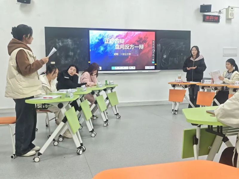 唇枪舌战 思想交锋  这场辩论...