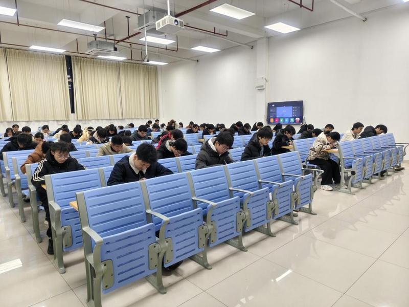 数字产业学院2025级新生党的...